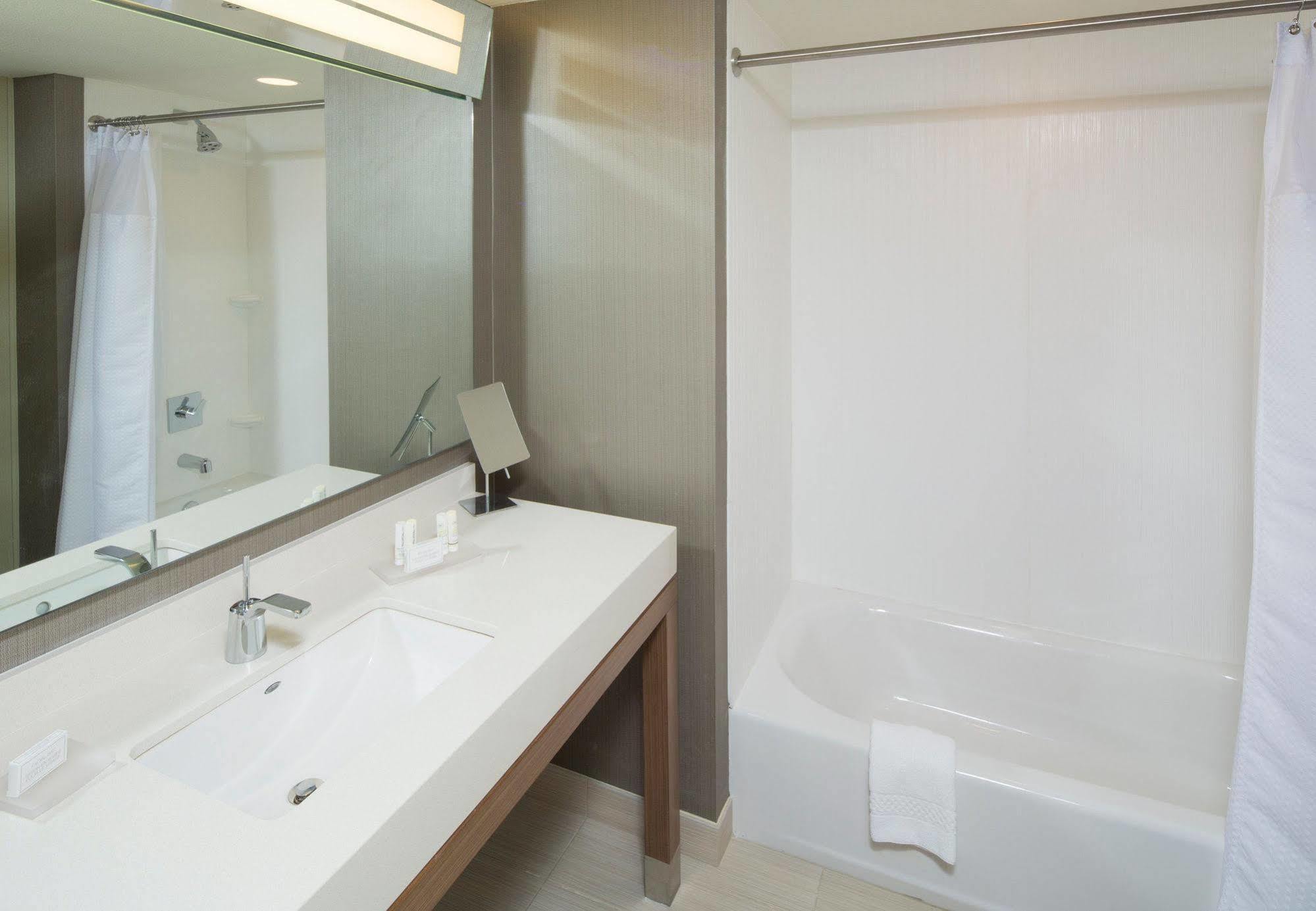 Courtyard By Marriott Dallas Midlothian At Midlothian Conference Center Zewnętrze zdjęcie